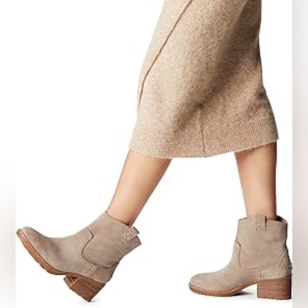 Sorel Carol Sz 8.5 Gray Suede Ankle Boots in Taupe Stylish Everyday Boot